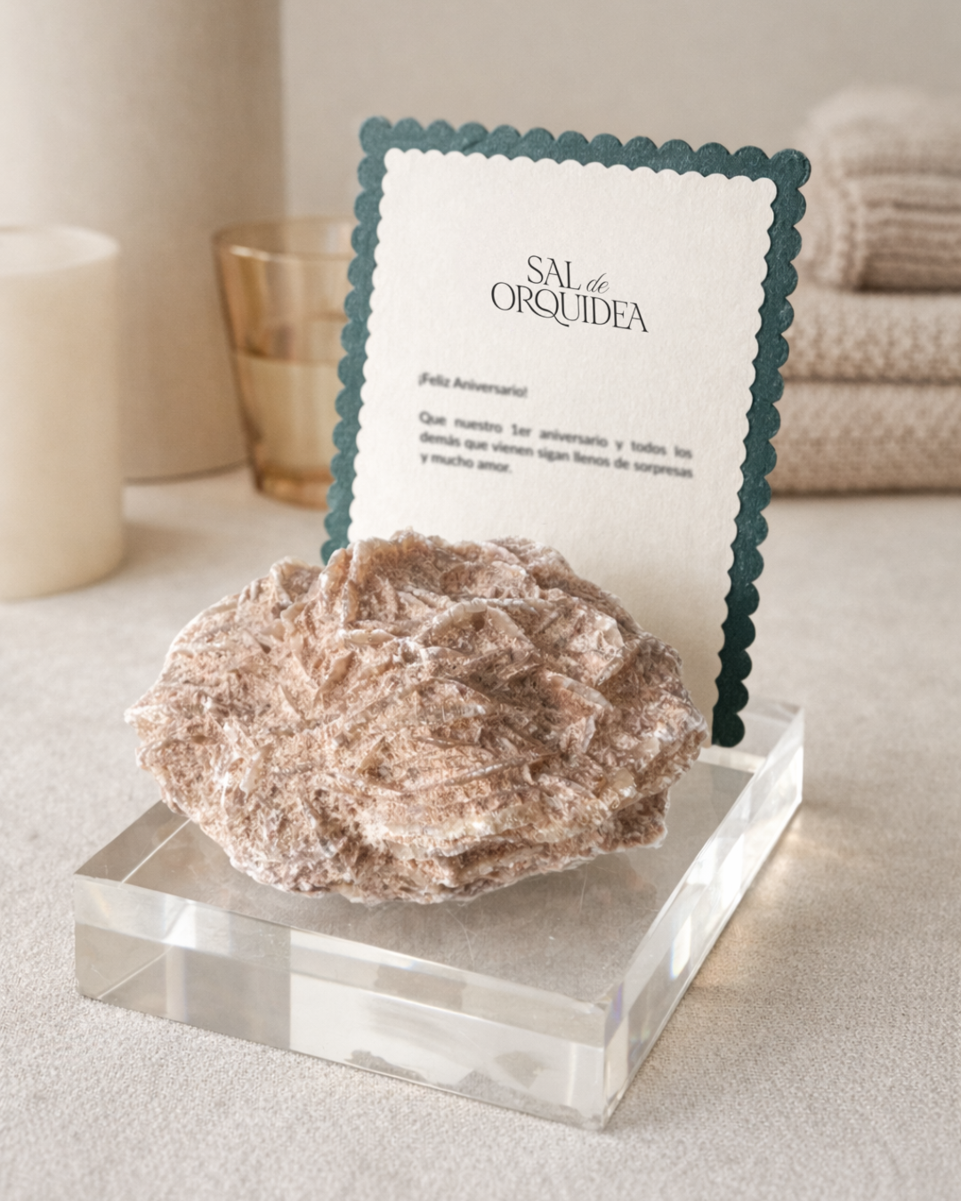 Rosa del Desierto en Acrílico con Tarjeta de Dedicatoria Premium